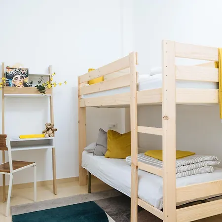 Bright Bunk Bed In Historic Center *