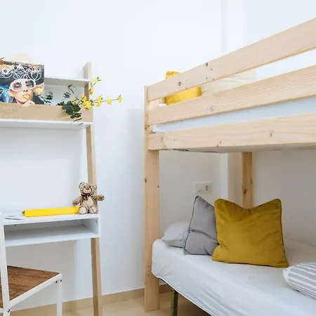 Bright Bunk Bed In Historic Center Homestay
