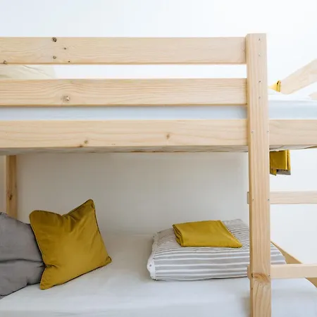 Bright Bunk Bed In Historic Center *