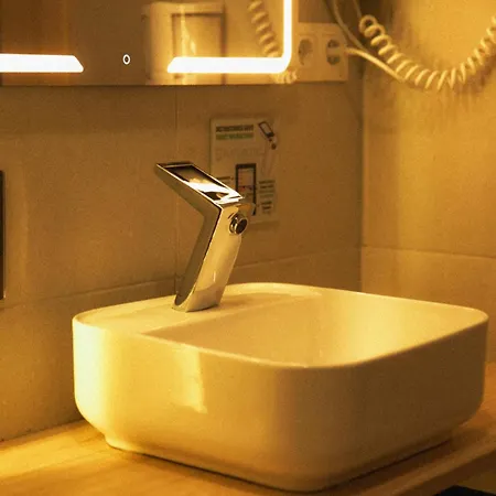 Futurotel Kapselhotel *