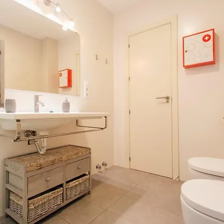 Apartment Wide And Diaphanous- 3bd 2bth- Alcazar