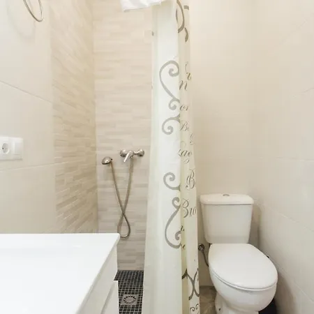 Apartment Wide And Diaphanous- 3bd 2bth- Alcazar *