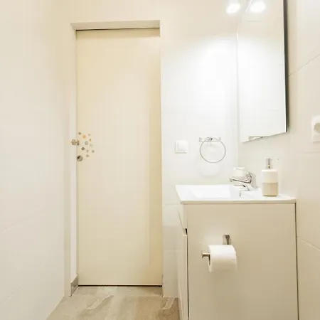 Wide And Diaphanous- 3bd 2bth- Alcazar Seville