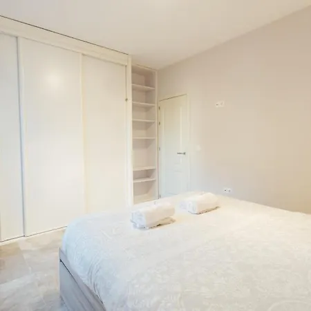 Wide And Diaphanous- 3bd 2bth- Alcazar Seville