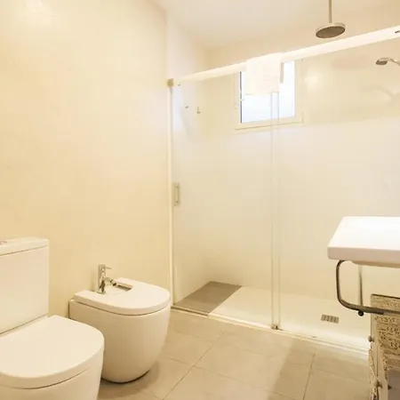Apartment Wide And Diaphanous- 3bd 2bth- Alcazar *