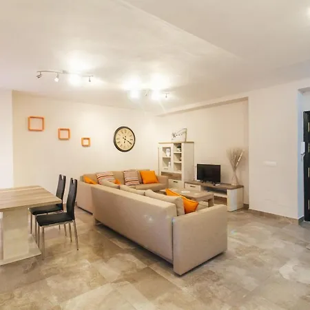 Apartment Wide And Diaphanous- 3bd 2bth- Alcazar Seville