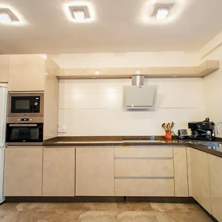 Wide And Diaphanous- 3bd 2bth- Alcazar Apartment