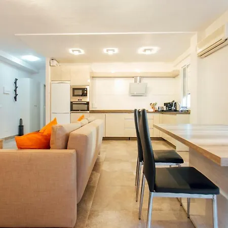 Wide And Diaphanous- 3bd 2bth- Alcazar *
