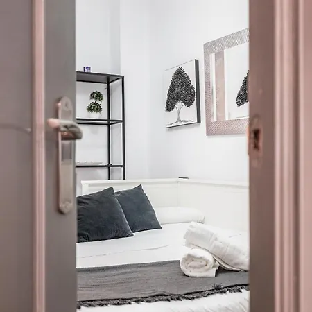 Apartment In Triana