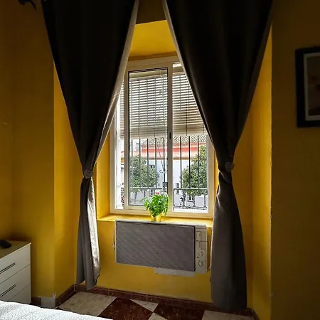 Santa Isabel Cost In Private House * セビリア