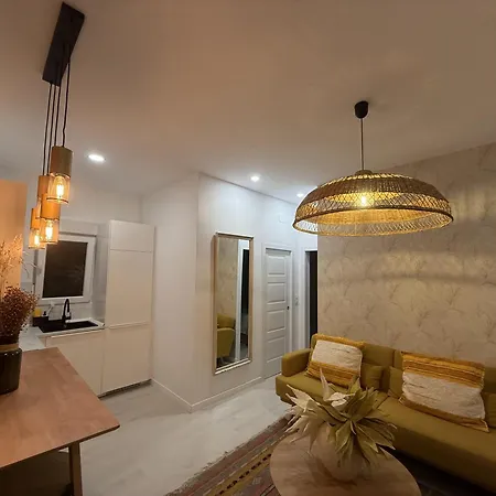Penthouse Center *