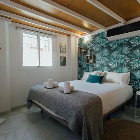 Cozy Next To The Alameda -2bdrm 1,5 Bath Apartment *