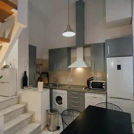 Cozy Next To The Alameda -2bdrm 1,5 Bath Apartment