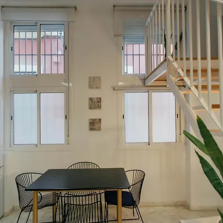 Cozy Next To The Alameda -2bdrm 1,5 Bath Apartment *