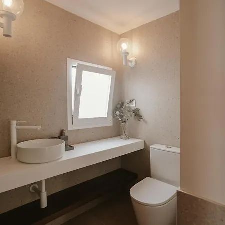 Brand New Penthouse -private Roof Terrace- Alameda Apartment