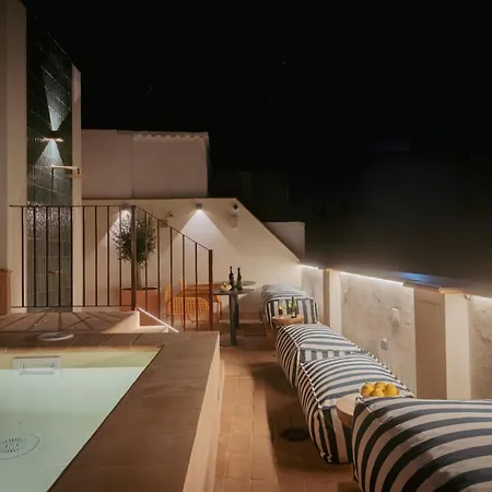 Lirium Casa Patio Pensión Sevilla