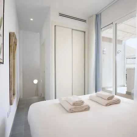 Naranjas Y Limones, By Homing U Aparthotel