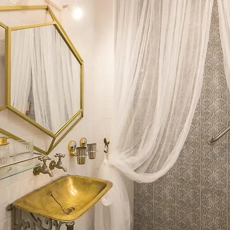 Deluxe Divina * Seville