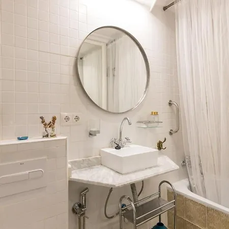 Deluxe Divina Seville