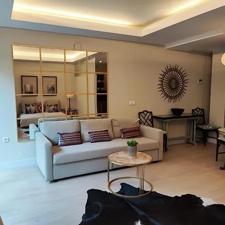 El Alcazar Apartment *