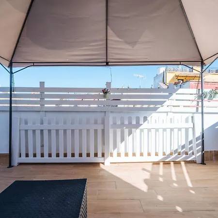 Apartment Homeyseville-lovely Duplex At Santa Cruz 10 Pax, Parking Optional Seville