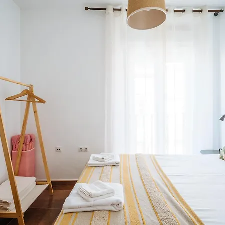 Apartment Homeyseville-lovely Duplex At Santa Cruz 10 Pax, Parking Optional Seville