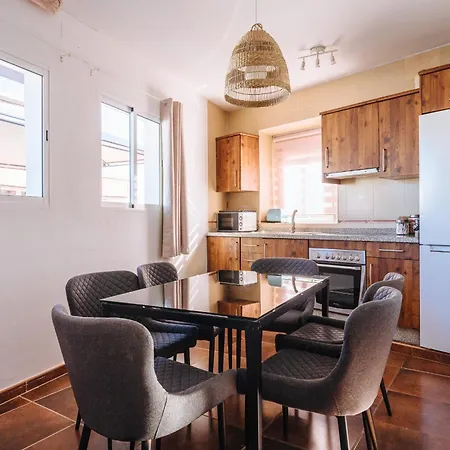 Homeyseville-lovely Duplex At Santa Cruz 10 Pax, Parking Optional Apartment