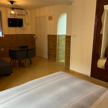 Hercules Apartment *