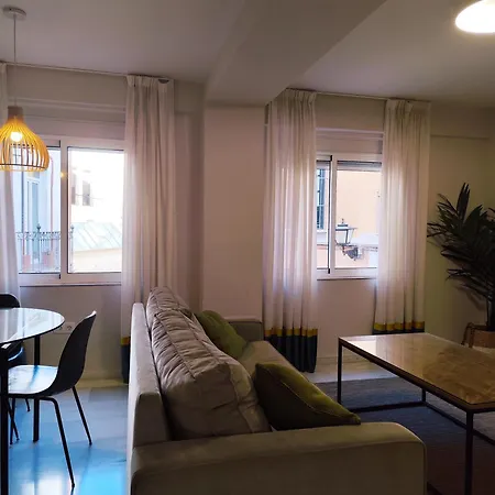 Yellow Sun Apartment *