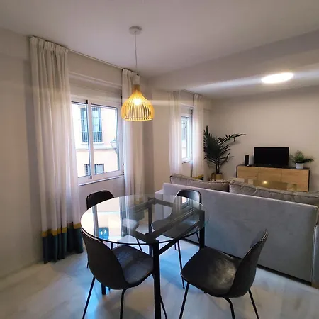 Yellow Sun Apartment *