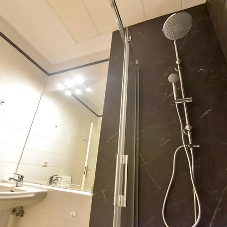New! Contemporary With Pool And Parking Included Siviglia