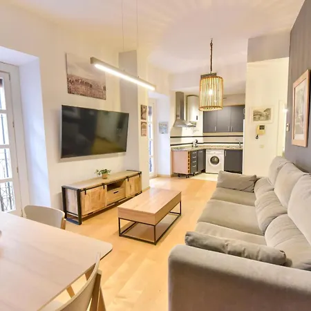 New! Contemporary With Pool And Parking Included Appartamento