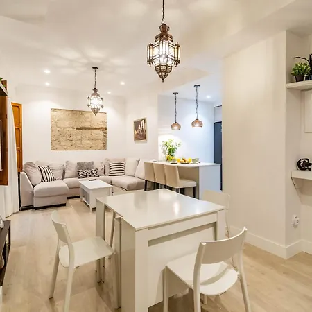 5-bedroom Gem In The Heart Of Apartamento