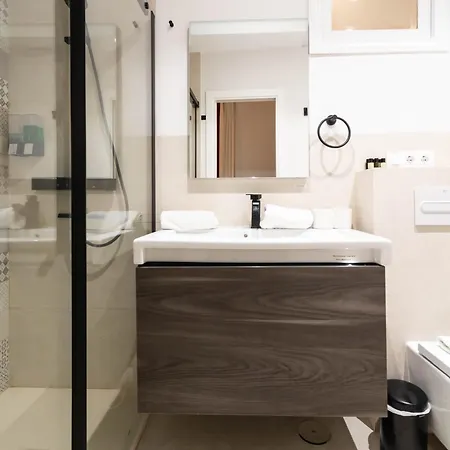 Apartment 5-bedroom Gem In The Heart Of *