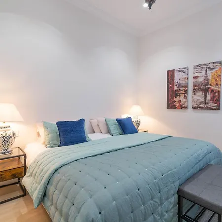 5-bedroom Gem In The Heart Of *