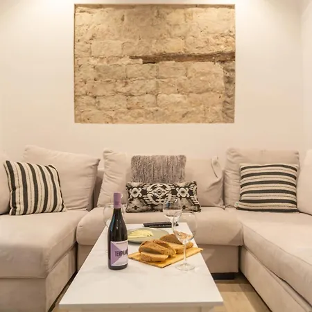 5-bedroom Gem In The Heart Of Apartment