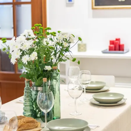 Apartment 5-bedroom Gem In The Heart Of *