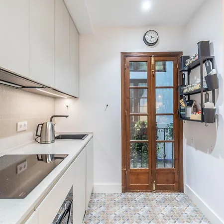 Apartment 5-bedroom Gem In The Heart Of *