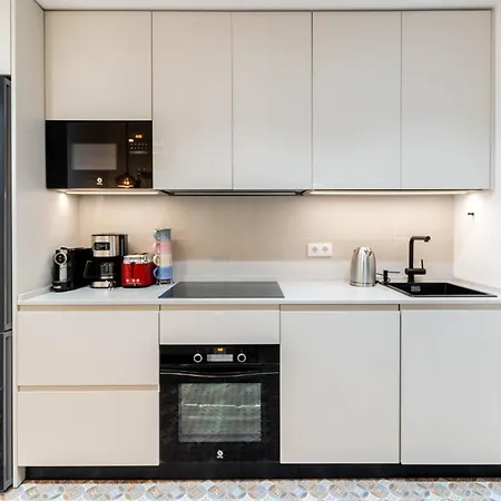 5-bedroom Gem In The Heart Of Apartment Seville