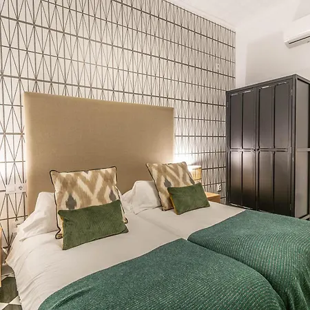 5-bedroom Gem In The Heart Of Apartment Seville