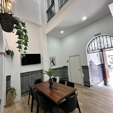 Hostal Triana Riverside