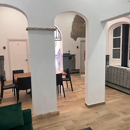 Hostal Triana Riverside *