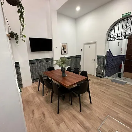 Hostal Triana Riverside *