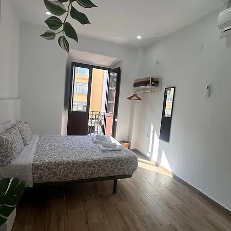 Hostal Triana Riverside *