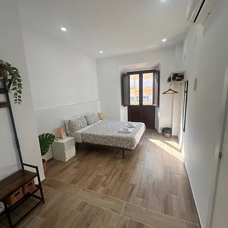 Triana Riverside Hostal *