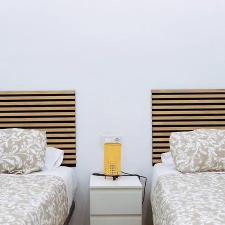 Triana Riverside Hostal *