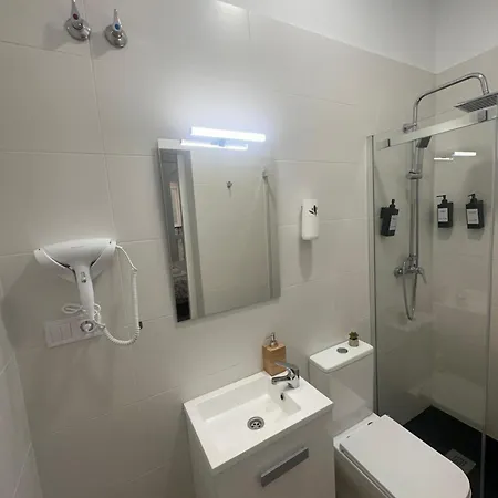 Triana Riverside Hostal *