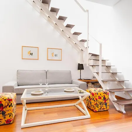 Attic With Terrace- 1bd 1bth- Corral Del Rey Apartment