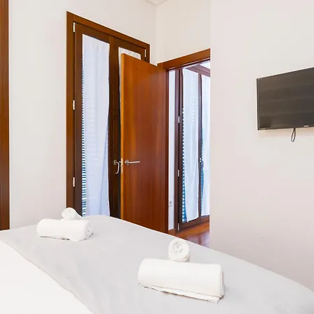Attic With Terrace- 1bd 1bth- Corral Del Rey Apartment Seville