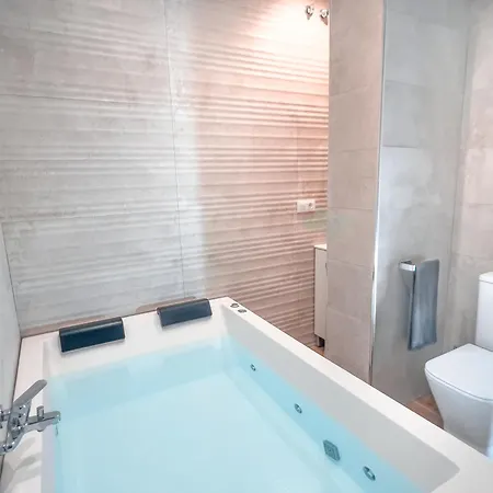 Acogedor Estudio En Triana Con Jacuzzi Y Wifi * Seville